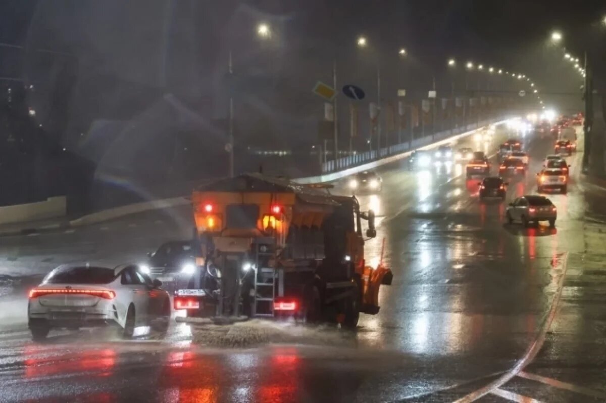    Дорожники работают круглосуточно из-за изменений погоды в Нижнем Новгороде