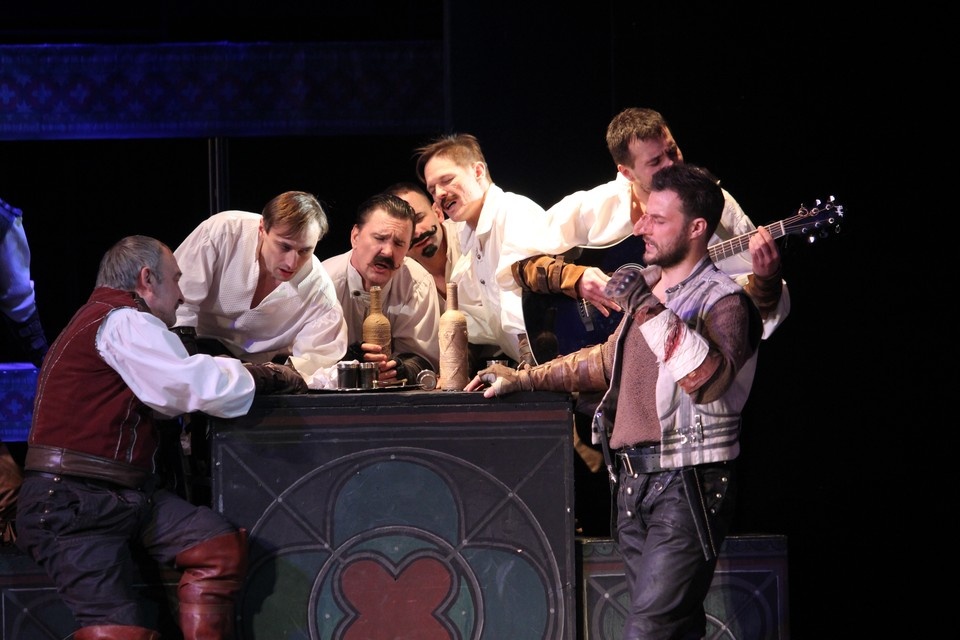    Спектакль «Сирано де Бержерак». Фото: Донецкий РАМТ