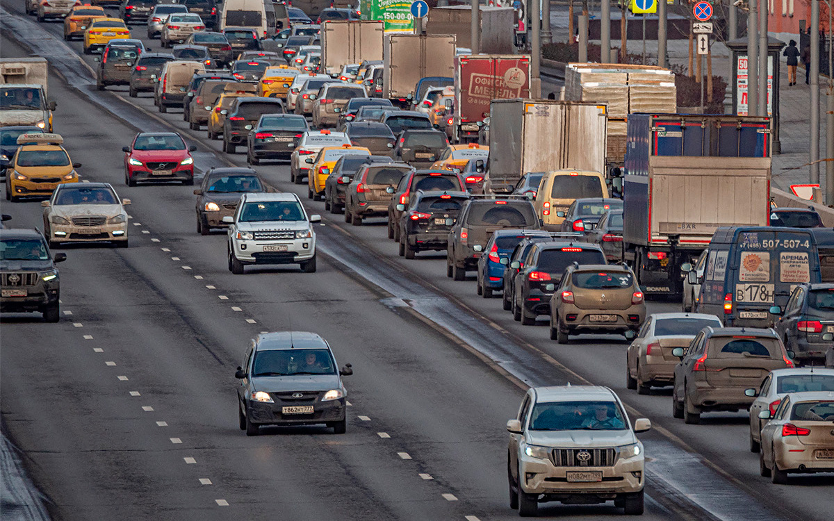 Global Look Press📷Любое физическое или юридическое лицо, которое является собственником автомобиля, раз в год получает от ФНС квитанцию с суммой налога, рассчитанной по специальной формуле