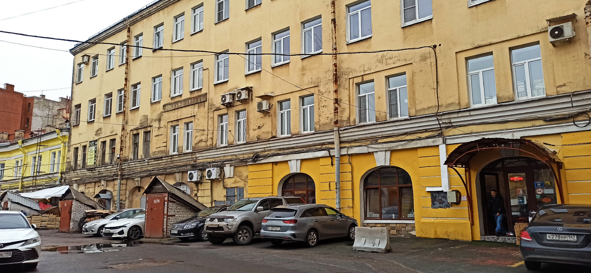 Остатки Вяземских трущоб (вход во двор с Московского проспекта)