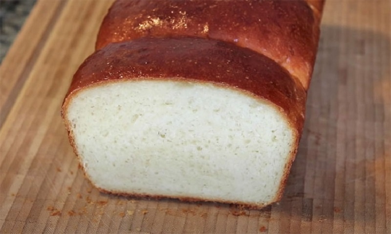 Молочный хлеб за 5 минут: как испечь ароматные батоны без лишних хлопот