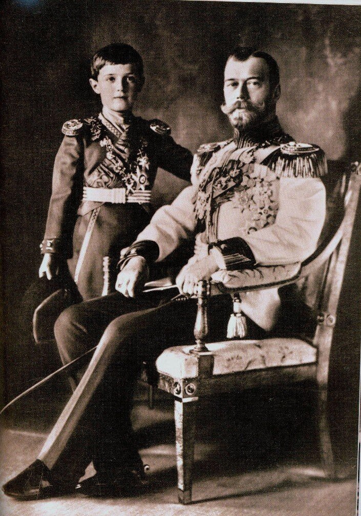 Император Николай II и Цесаревич Алексей. 1914 год. Изображение из свободных источников.  
