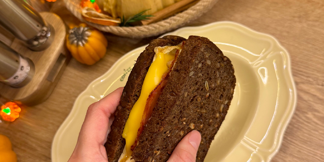 Бутерброд на сковороде за 5 минут — готовится быстрее, чем закипает чайник! 🍳