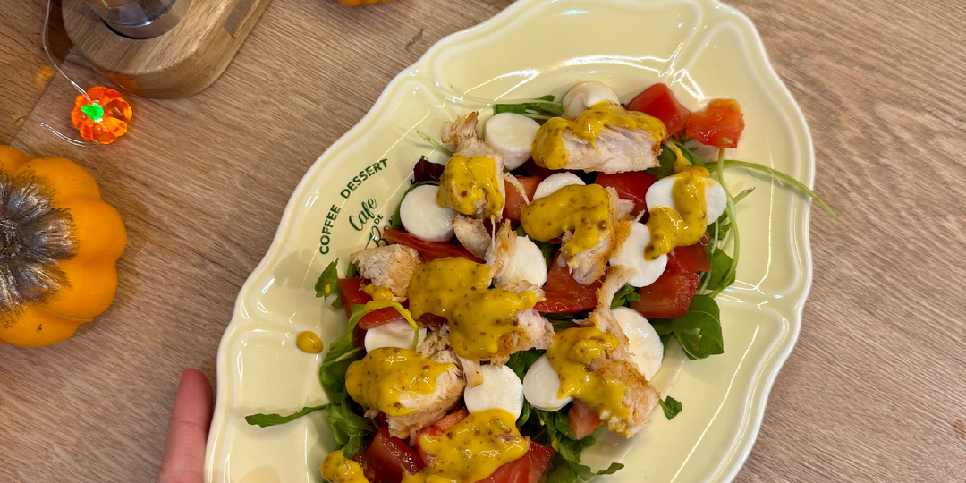 Салат с курицей и моцареллой, который украсит любой праздничный стол! 🥗