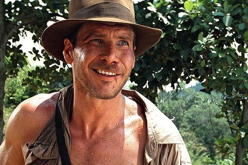 Эта улыбка известна с 1977г., с выхода фильма "Звездные войны", сводила с ума женщин по всему миру. Хан Соло был великолепен, а Индиана Джонс еще лучше, не верится, что актеру уже 83 года