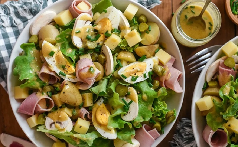 Настоящий Парижский обед за 15 минут: как приготовить настоящий салат из Франции