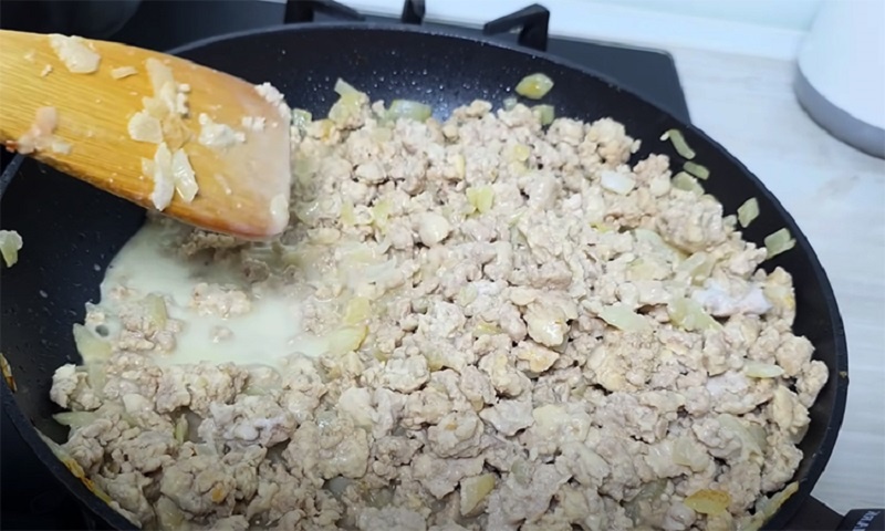 Картофельные зразы с мясом: домашний ужин, который соберёт всех за столом