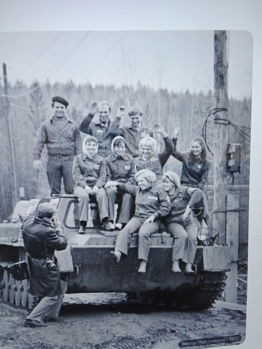 Фото оригинала Виктор Мариковский (ТАСС), фото со стенда Борис Евстифеев 