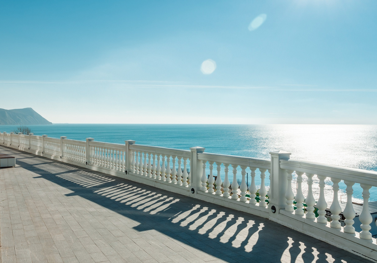 Белая гранитная набережная Анапа