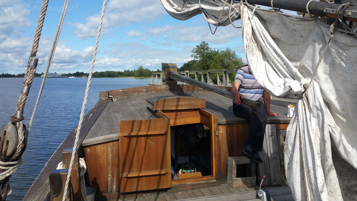 Румпель длиной 4.5 метра! Нетипичная для 18 века машинка газа/реверса в ногах рулевого