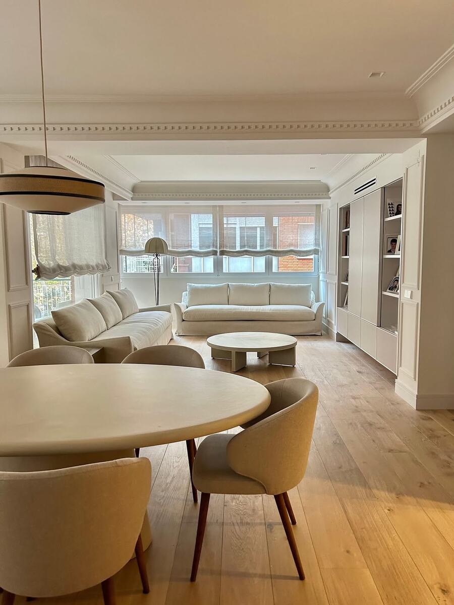 Столы из микроцемента в интерьере дома