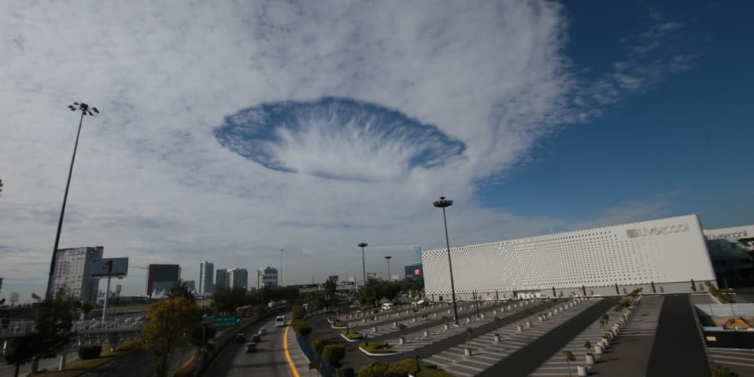 События природы: вулкан быстро растёт, град течёт по пустыне, под Этной трескается земля