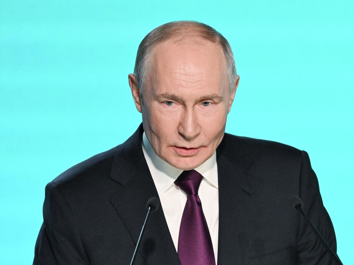    Президент РФ Владимир Путин выступает на пленарной дискуссии "Будущее с ИИ" международной конференции по искусственному интеллекту "AI Journey" в Москве© РИА Новости / Кристина Кормилицына