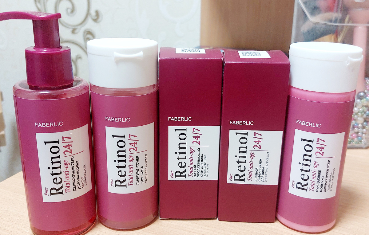 Всем привет мои хорошие🥰 протестировала серию Retinol 24/7 от Фаберлик, мне очень понравилось 🤗"Что такое ретинол и для чего"Ретинол - это одна из форм ВИТ А, используется в косметике для коррекции возрастных изменений. Однако, есть и обратная сторона- ретинол может вызывать сухость, шелушение и раздражение кожи. Ретинол вводим аккуратно и постепенно, начиная с 1 раза в неделю. Утром и перед выходом на улицу наносим SPF, вечером за 30 минут до сна, чтобы впитать большую часть средства.Любые средства с ретинолом не рекомендуют в период беременности и грудного вскармливания