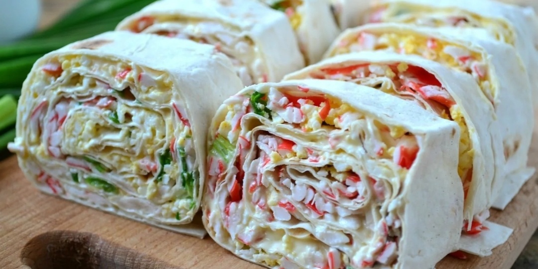 Вкуснейший рулет из лаваша и крабовых палочек на каждый Новогодний стол.