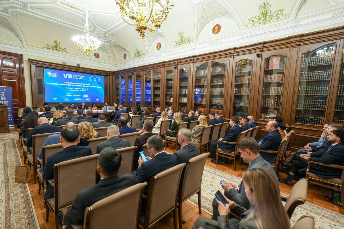 Фото: пресс-служба Законодательного собрания Петербурга