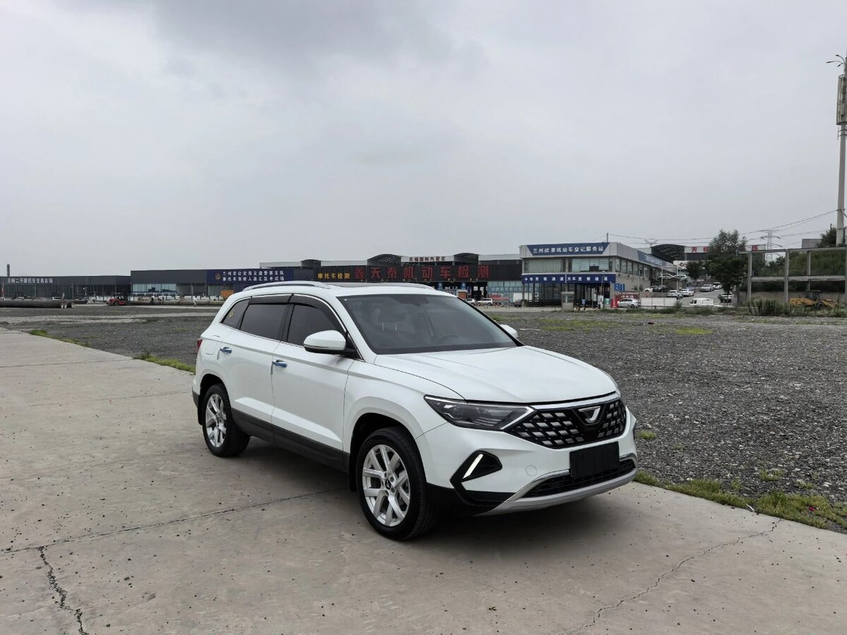 По размеру он как Tiguan, Sportage, Tucson или Rav4, да и по начинке взял лучшее. 