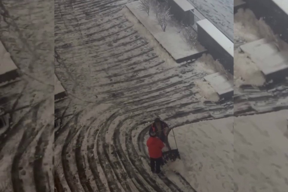    Хоккеист вышел на улицу и угостил трудягу. Фото: t.me/sports_backstage2