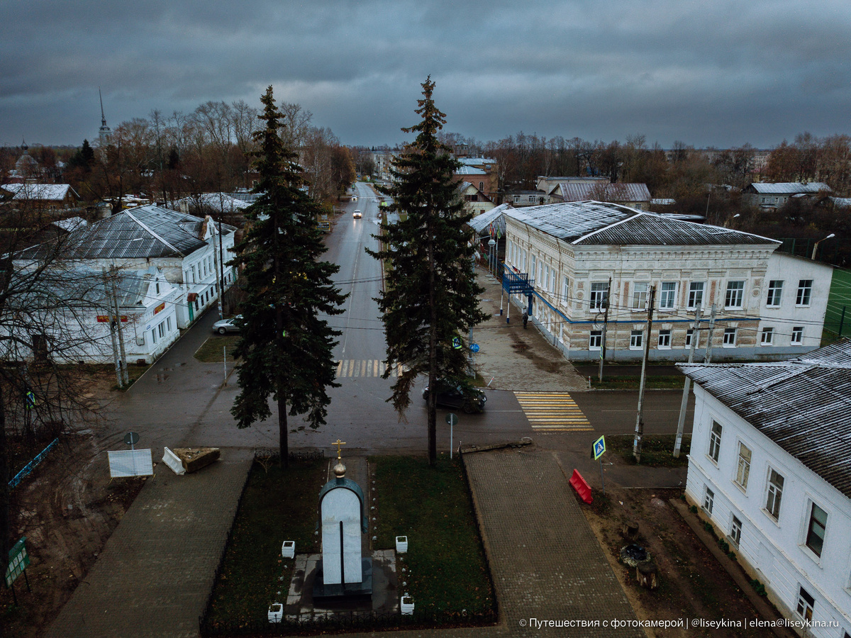 На фото Калязин. Его советую за атмосферу