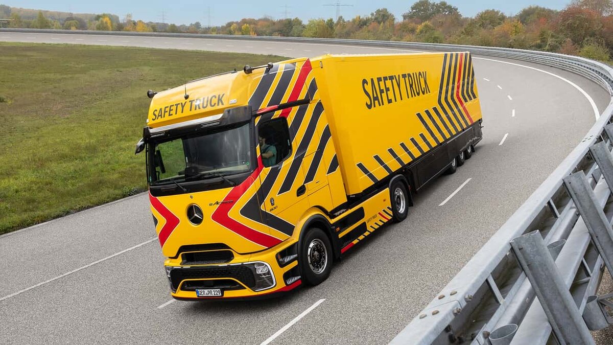 eActros 600 Safety Truck