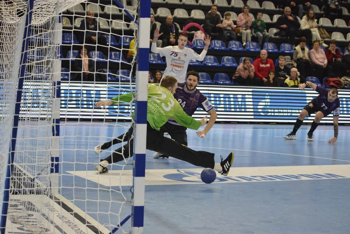    Дмитрий Корнев против Константина Ковалёва