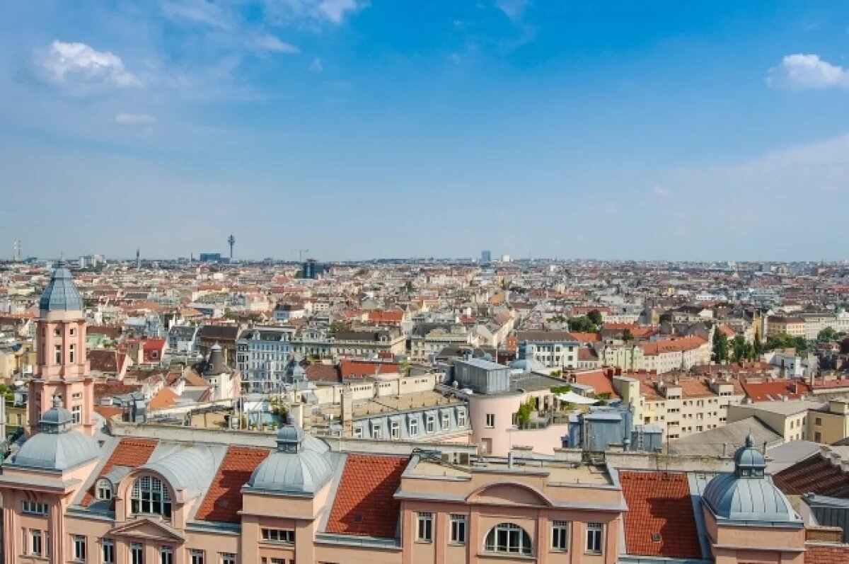    В храмах Вены включили подсветку в знак поддержки преследуемых христиан