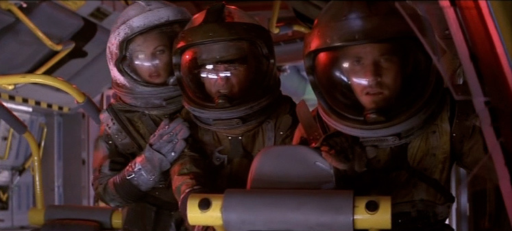 Кадр из фильма "Космические дальнобойщики" (1996)