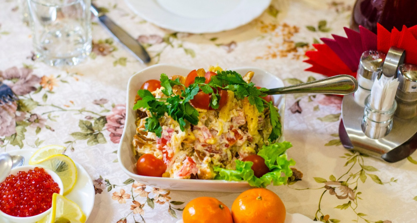    Больше никаких тазов «Оливье» и «Шубы»: Новый 2026 год встречаем с салатом «Зимняя Лошадь» из 4 простых ингредиентов