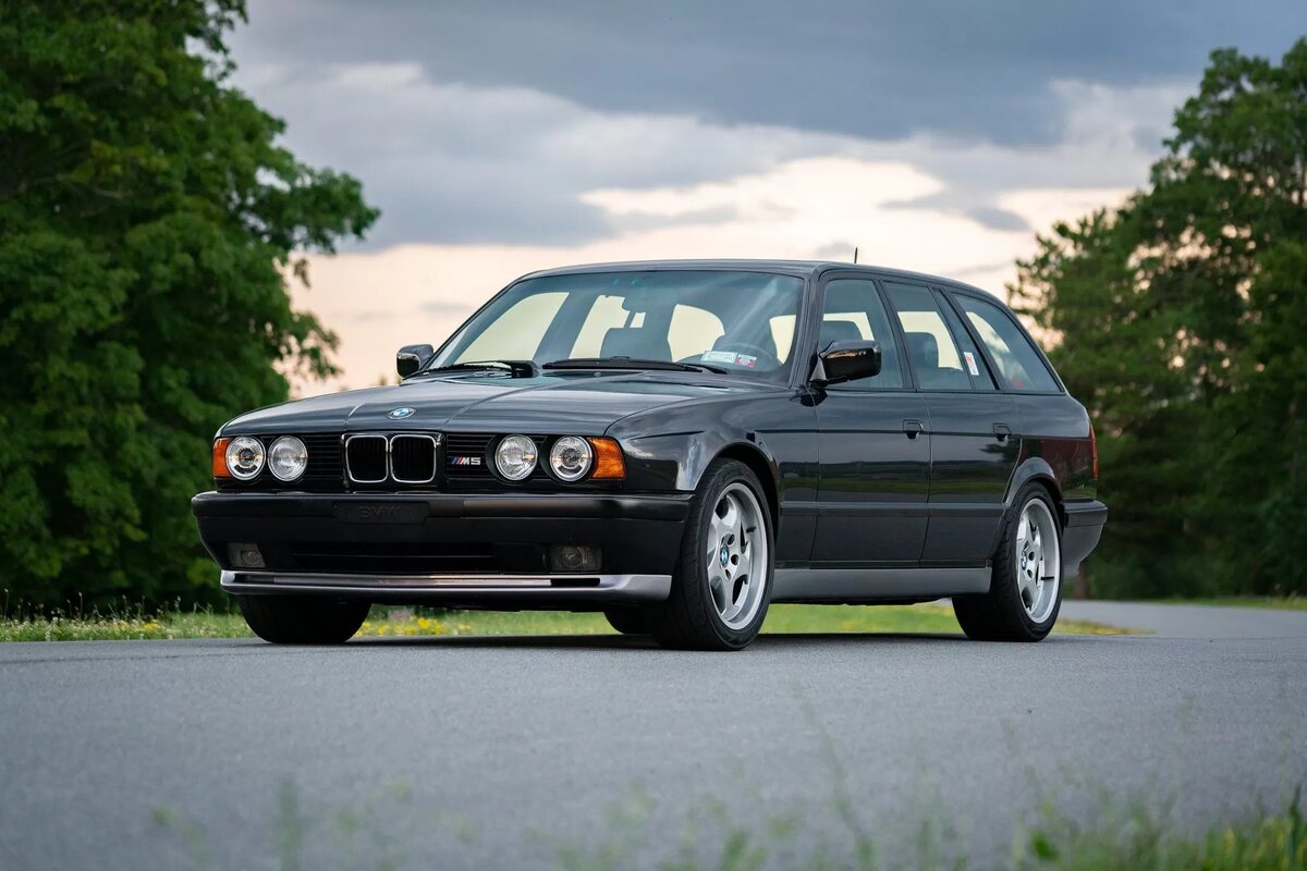 BMW M5 Touring E34