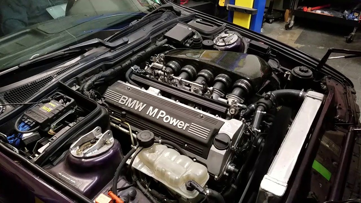  S38B38 объемом 3,8 литра.