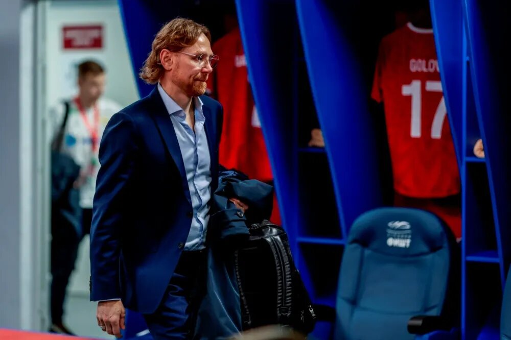 Главный тренер сборной России Валерий Карпин. Фото РФС 