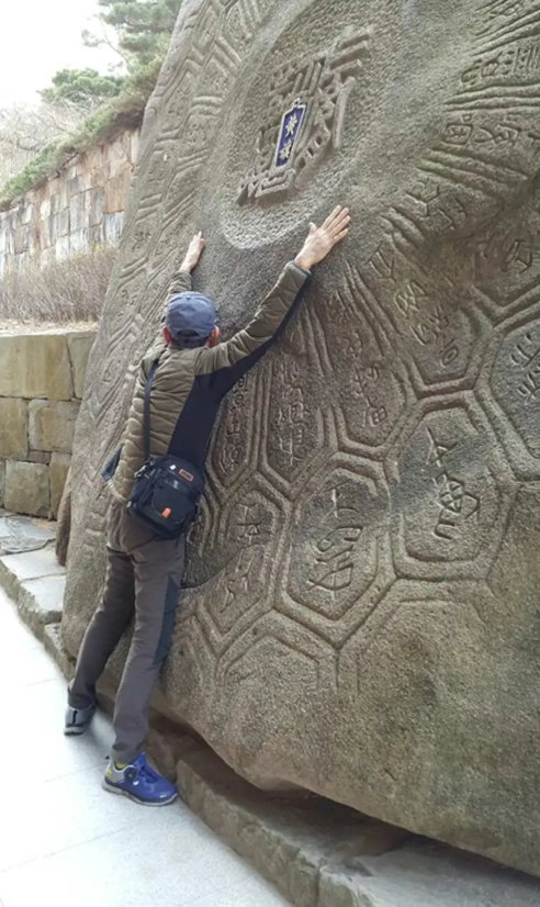 Люди заряжаются от него энергией. (Фото: r2.mt.ru).