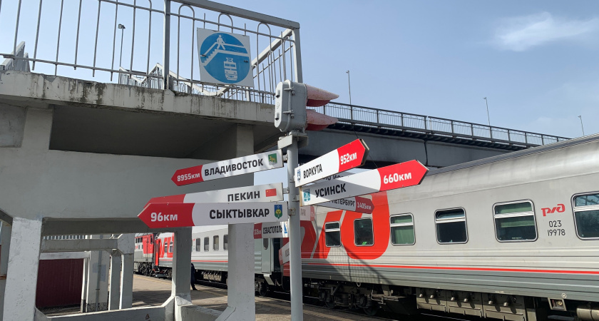    Сели в купе посреди маршрута – на нашем белье уже лежали соседи сверху, которые съели всю нашу еду