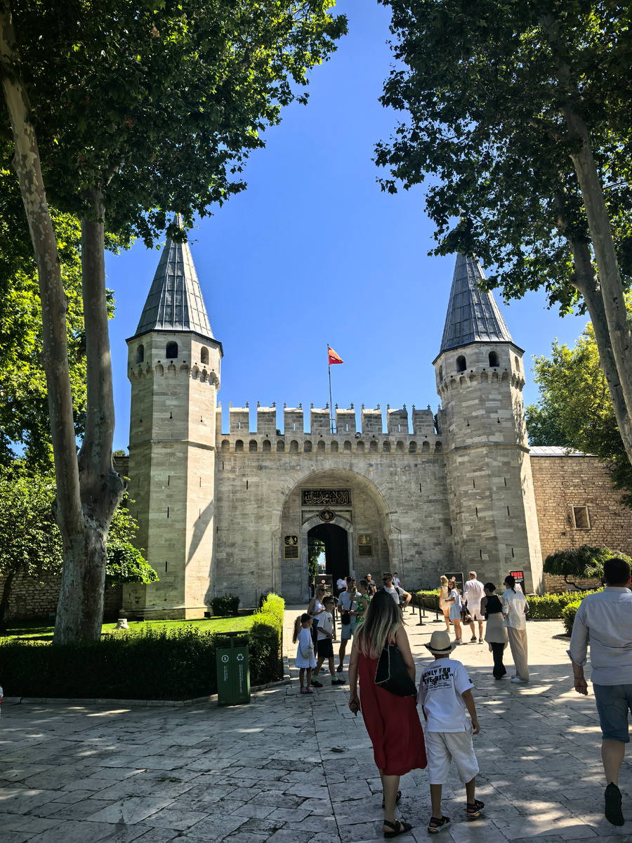 Чтобы увидеть больше, листайте вправо