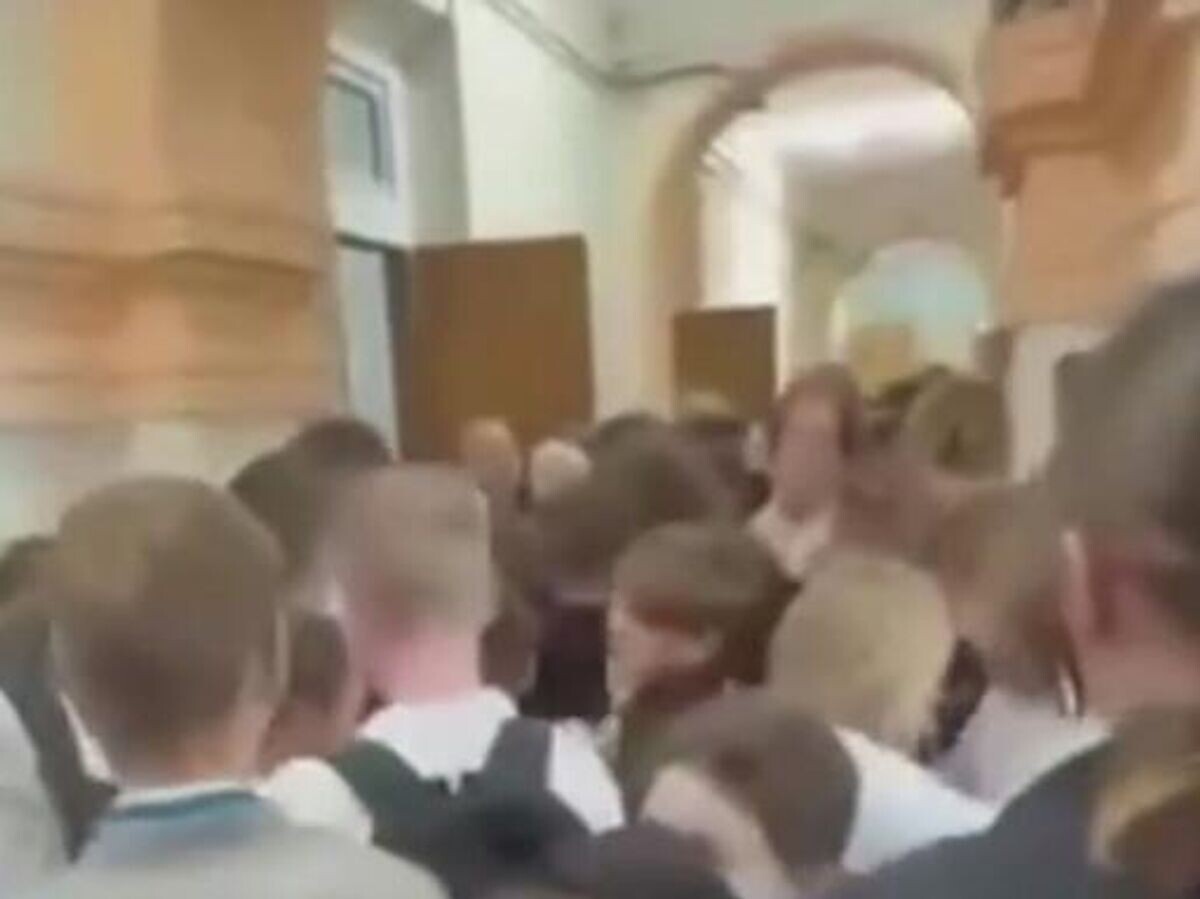    Давка в раздевалке школы №9 во Владивостоке© Соцсети