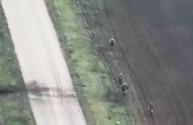    Бегство боевиков ВСУ с позиций под Гуляйполем. Фото: кадр видео