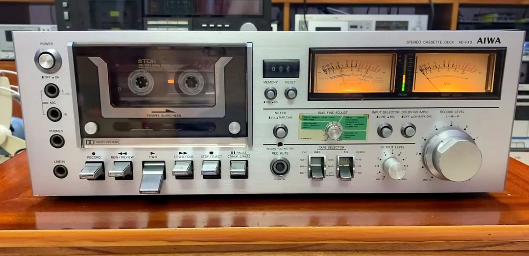 Aiwa AD-F40:  Кассетная дека, к которой относились с уважением