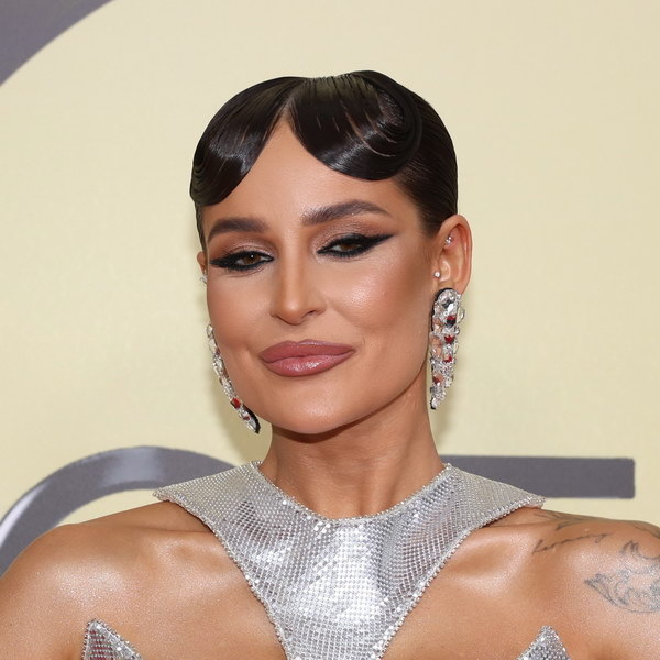     Сегодня родились Севиль Велиева и Виктория Токарева