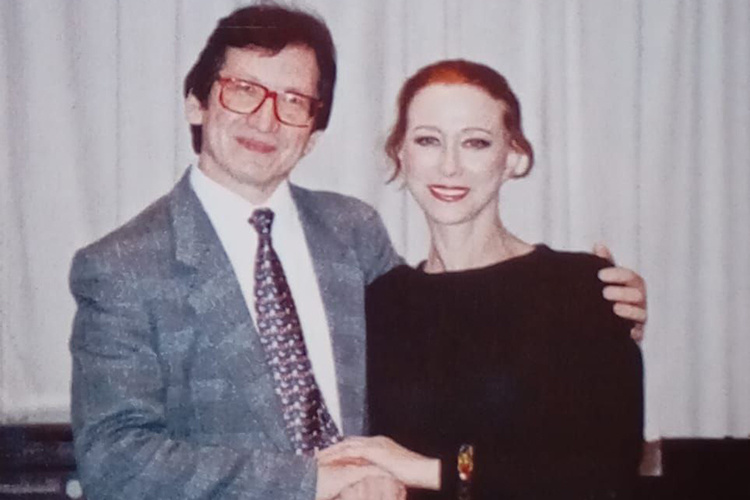    Ренат Салаватов: «Заговорили с ней, говорю, давайте я вам поиграю на фортепиано. Она сразу согласилась, и я первый же урок с ней провел».   
Фото предоставлено Ренатом Салаватовым