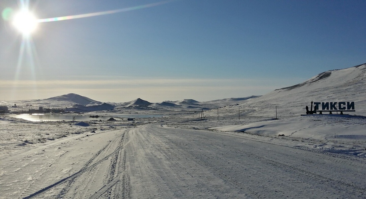 Фото из интернета. Здесь нет легковых машин, только Уралы и гусенично-транспортные средства.  