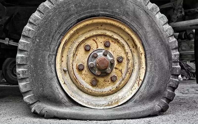    У спущенного колеса портится и разрушается внутренняя структура.