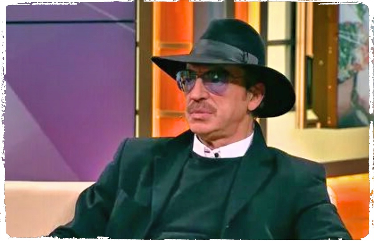 В этих глазах больше нет того озорного блеска, к которому мы привыкли. Там читается колоссальная усталость человека, который слишком долго работал "праздником" для всей страны.