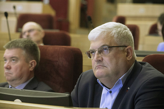    Вячеслав Илюхин высказался против повышения налога на имущество организаций. Фото: Михаил Периков