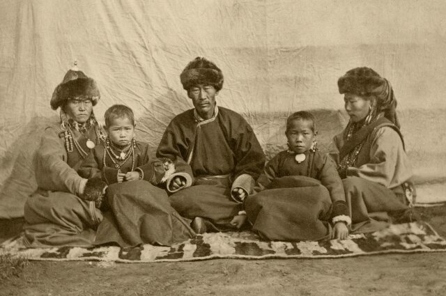    Внимание к семье и детям издавна было главной ценностью у бурят. Фото: Российский этнографический музей