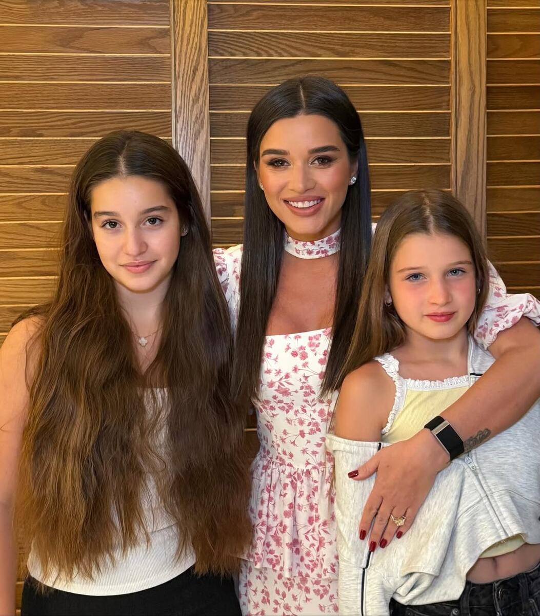 Ксения Бородина с дочерьми Марусей и Теоной. Фото: соцсети/@borodylia