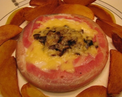 Медальоны из семги с грибами