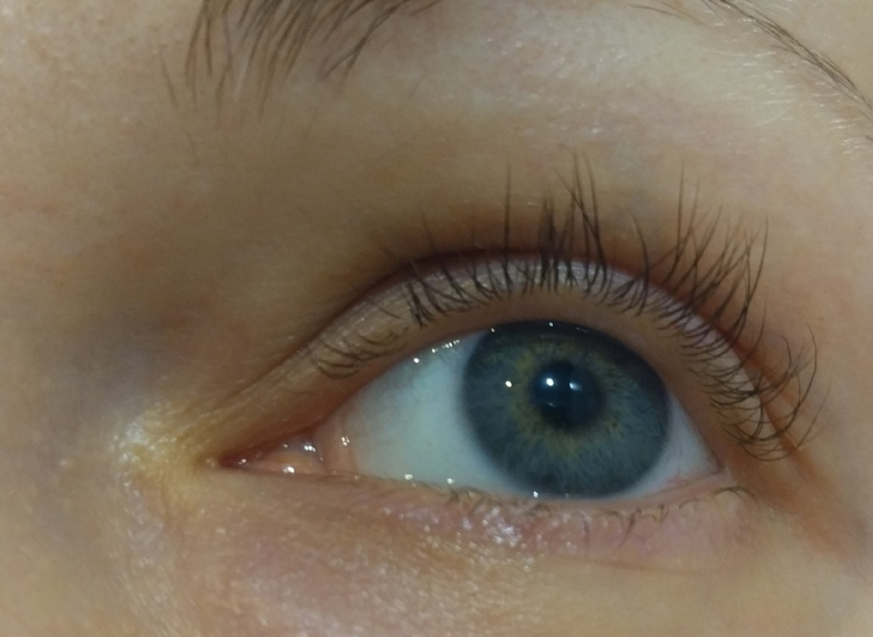 По нашим выводам и выводам читателей - внешность с теплым подтоном с нейтральными нотками.