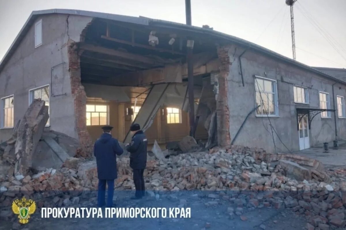    В Приморье взрыв в котельной развалил пол здания, кочегар попал в больницу