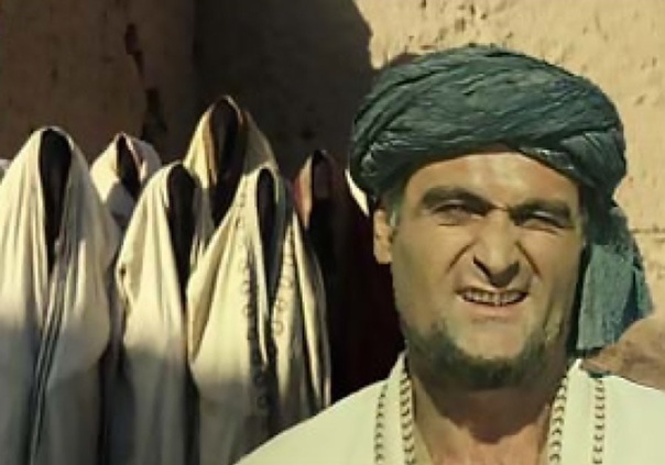 А вас никогда не удивляло, что тов. Сухов так ловко и свободно общается с малограмотным "гаремом"? Да и многое другое... .