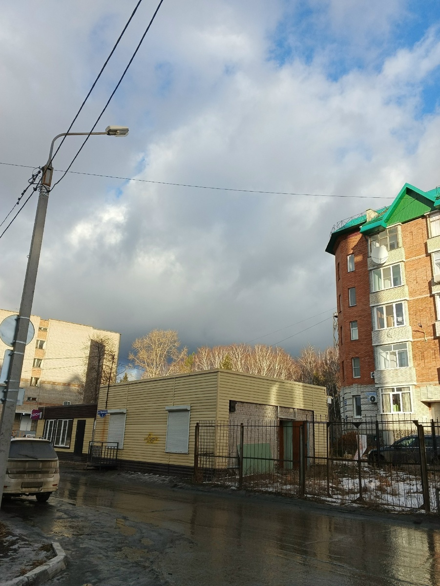 Тем временем на улице